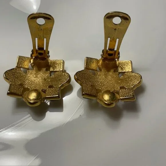 Vintage Maltese Cross Multicolor Stones & Pearls Clip Gold Tone Clip Earrings - Picture 3 of 3